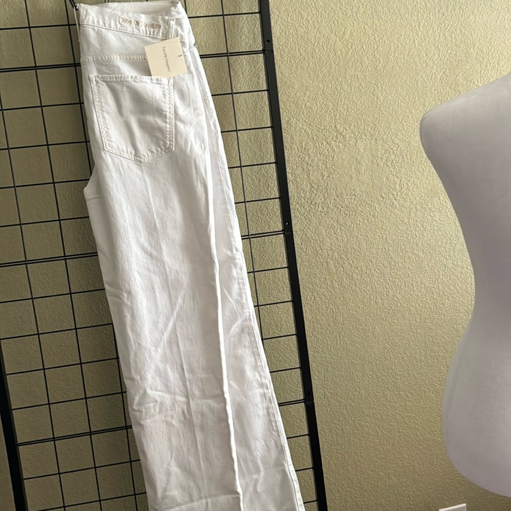 Favorite daughter NWT  Vivi jeans in Bahamas, a beautiful white